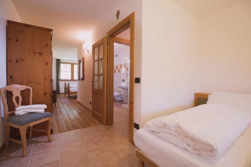 Garnì Lilly Hotel San Lorenzo Dorsino Ngoại thất bức ảnh
